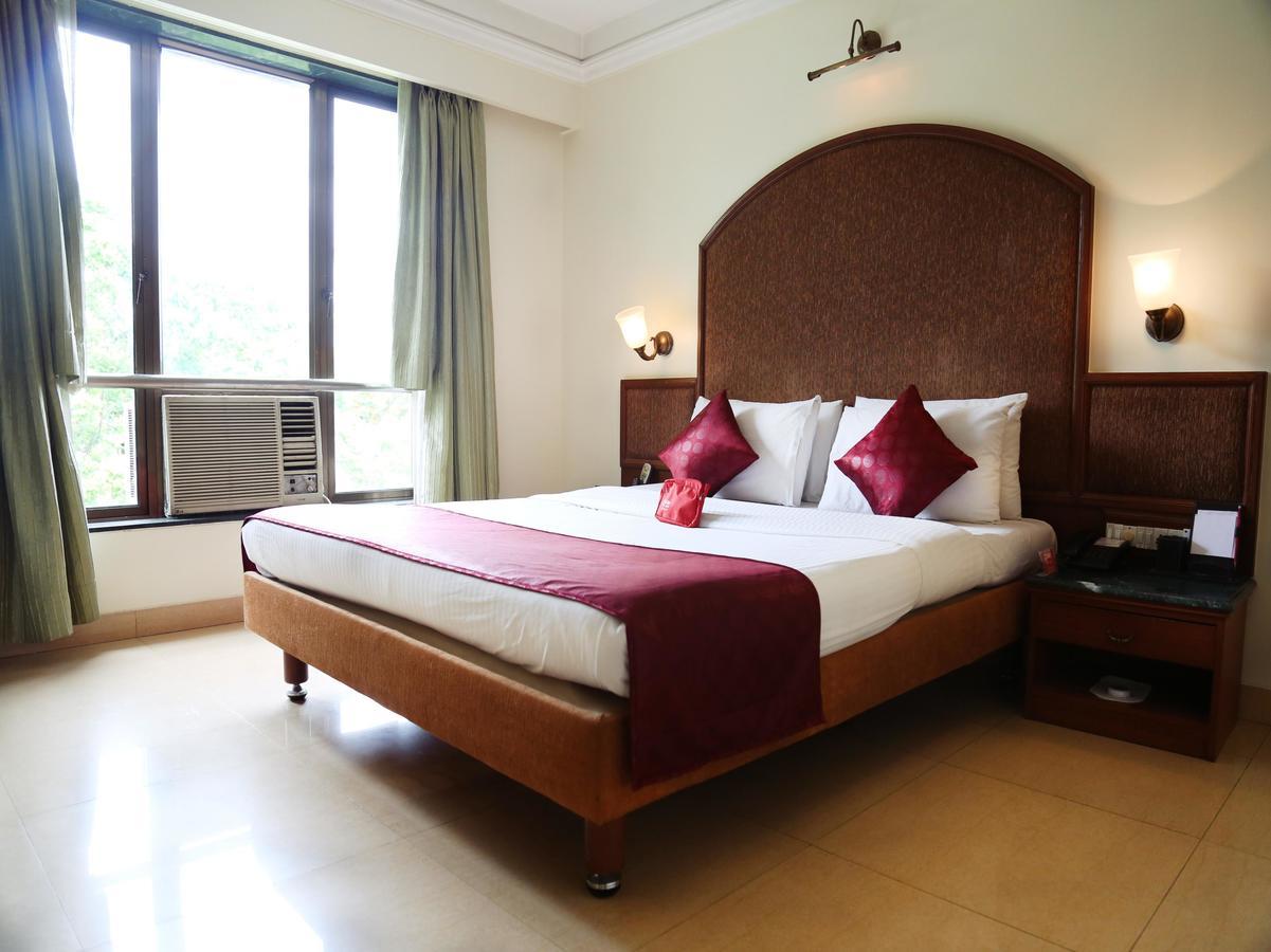 Hotel Srimaan Pune Exteriör bild
