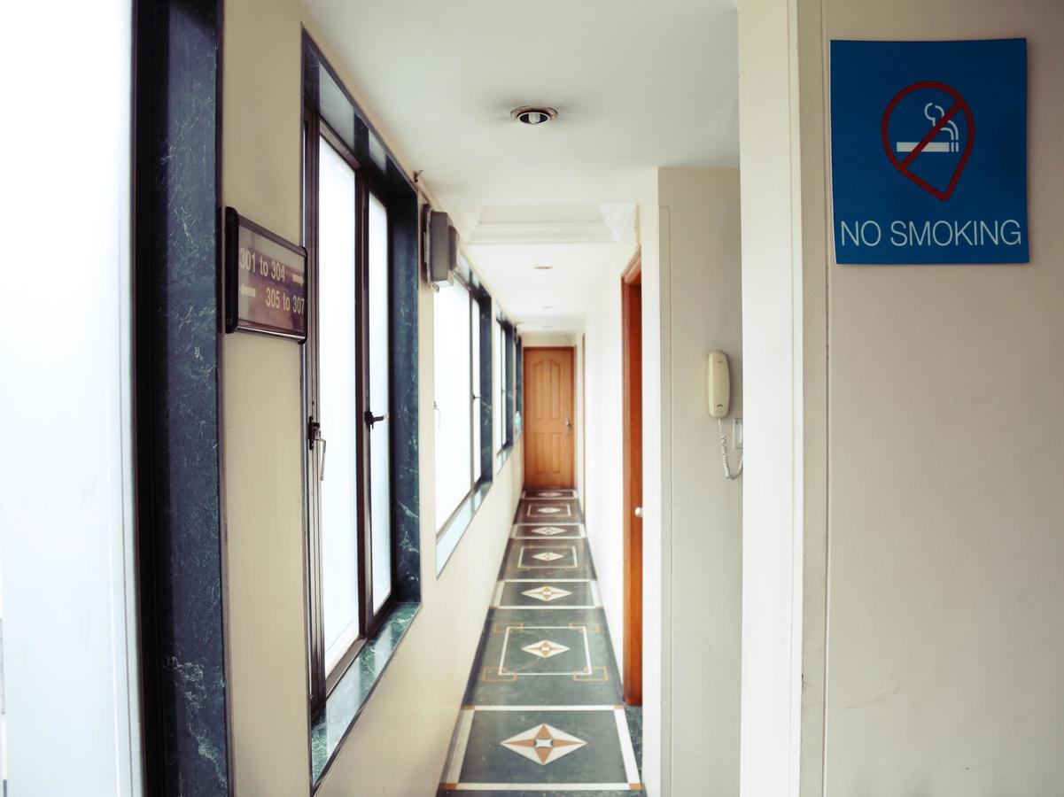 Hotel Srimaan Pune Exteriör bild