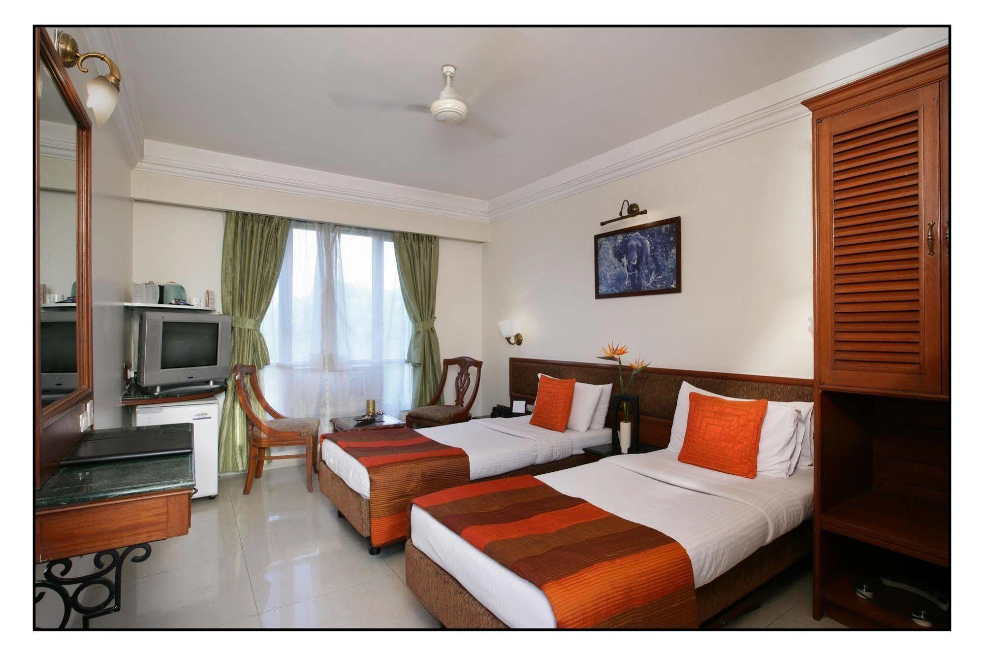 Hotel Srimaan Pune Exteriör bild